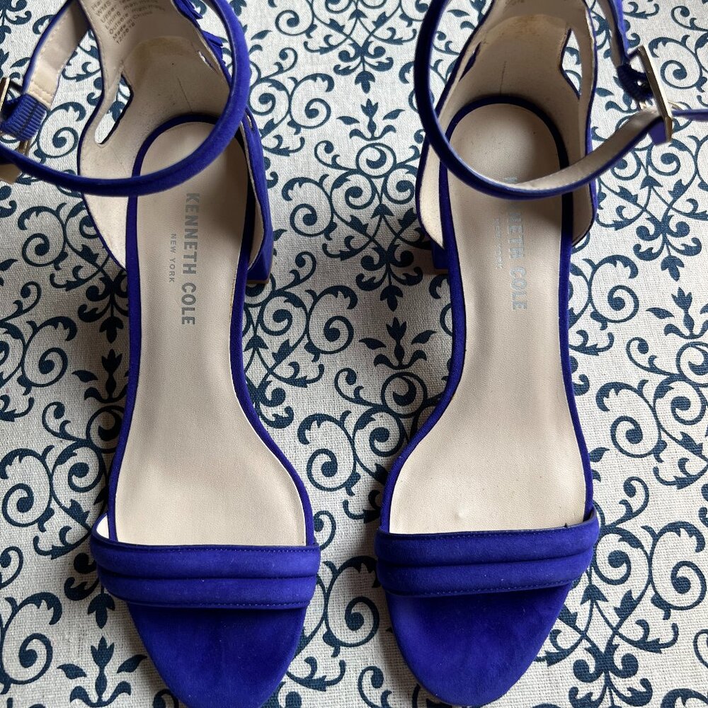 Summer Sandals in bright color suede